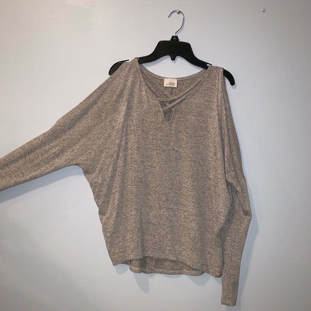 Soft shirt with open sleeves and strappy top
